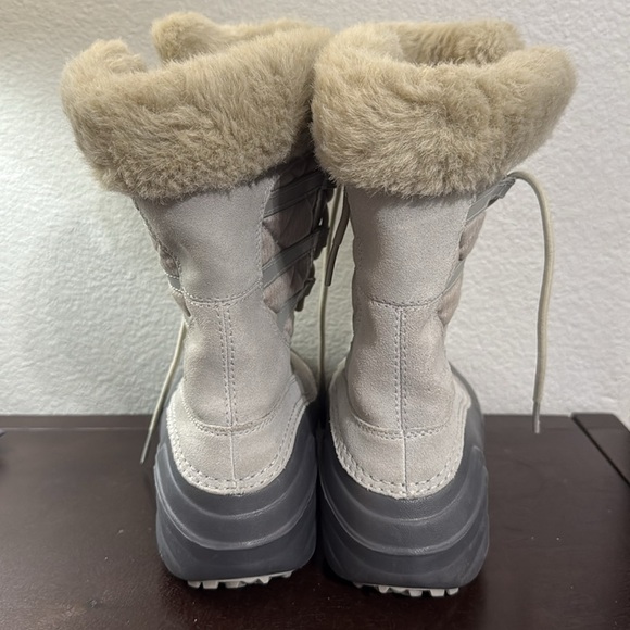 Columbia Women's Sierra Summette 2 Flint Grey Boots Size 6 1519-027 NWOT - Picture 4 of 5